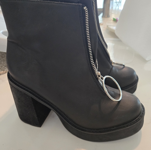 Leather boots - Picture 10 of 10